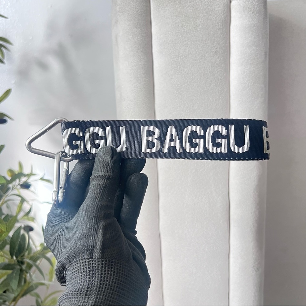 ིྀི ˚𓃹Black Baggu Keychain    ིྀི ˚𓃹 - Picture 2 of 8